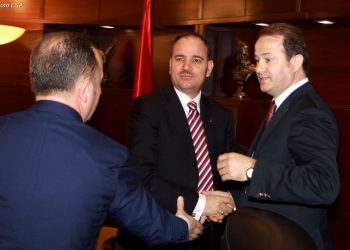 MBLEDHJE E KLD - Presidenti Bujar Nishani dhe Ministri i Drejtesise Eduard Halimi, gjate nje mbledhje te Keshillit te Larte te Drejtesise, KLD, ku eshte vleresuar si ligjshem emerimi i Gjin Gjonit ne postin e anetarit te KLD.