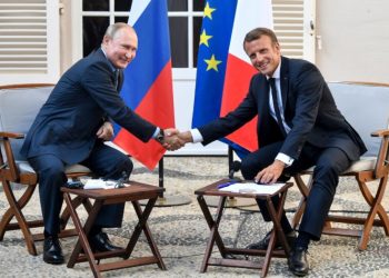 French President Emmanuel Macron (R) shakes hands with Russia's President Vladimir Putin at the end of their meeting, at his summer retreat of the Bregancon fortress on the Mediterranean coast, near the village of Bormes-les-Mimosas, southern France, on August 19, 2019, for talks days before the G7 Summit . (Photo by GERARD JULIEN / various sources / AFP)        (Photo credit should read GERARD JULIEN/AFP/Getty Images)