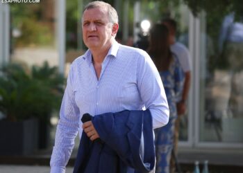 Ilir Beqja duke hyre ne nje mbledhje te Asamblese se Partise Socialiste, gjate te ciles u diskutua rezultati i zgjedhjeve vendore te 14 majit. Gjate mbledhjes, jane zyrtarizuar disa ndryshime ne organiken e PS, ku Damian Gjiknuri u shkarkua nga pozicioni i tij si Sekretar i Pergjithshem i PS, per te zevendesuar nga Blendi Klosi ndersa ish ministri i brendshem, Bledar Cuci u caktua si kryetar i grupit parlamentar te PS./r/n/r/nIlir Beqja entering a meeting of the Assembly of the Socialist Party, during which the result of the local elections of May 14 was discussed. During the meeting, some changes were made in the structure of the SP, where Damian Gjiknuri was dismissed from his position as General Secretary of the SP, to be replaced by Blendi Klosi, while the former minister of the interior, Bledar Cuci, was appointed as the head of the parliamentary group SP.