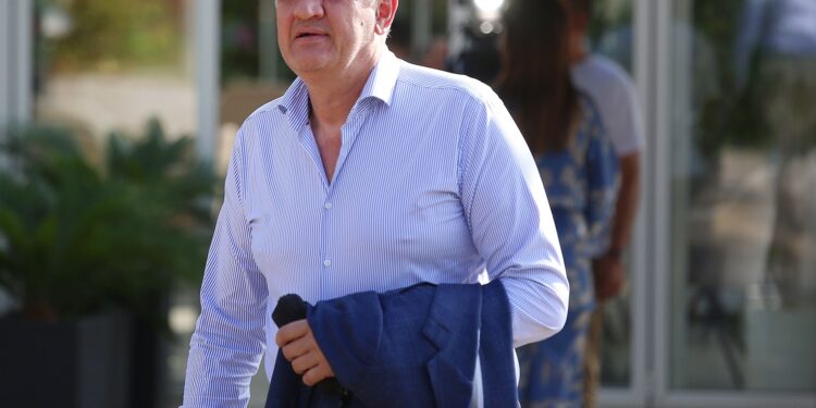 Ilir Beqja duke hyre ne nje mbledhje te Asamblese se Partise Socialiste, gjate te ciles u diskutua rezultati i zgjedhjeve vendore te 14 majit. Gjate mbledhjes, jane zyrtarizuar disa ndryshime ne organiken e PS, ku Damian Gjiknuri u shkarkua nga pozicioni i tij si Sekretar i Pergjithshem i PS, per te zevendesuar nga Blendi Klosi ndersa ish ministri i brendshem, Bledar Cuci u caktua si kryetar i grupit parlamentar te PS./r/n/r/nIlir Beqja entering a meeting of the Assembly of the Socialist Party, during which the result of the local elections of May 14 was discussed. During the meeting, some changes were made in the structure of the SP, where Damian Gjiknuri was dismissed from his position as General Secretary of the SP, to be replaced by Blendi Klosi, while the former minister of the interior, Bledar Cuci, was appointed as the head of the parliamentary group SP.